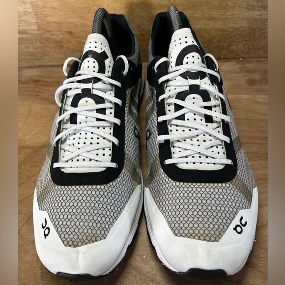 On CloudRush CUSHIONED Womens Size 10 Trail Running Shoes Sneakers Black White - Picture 3 of 13